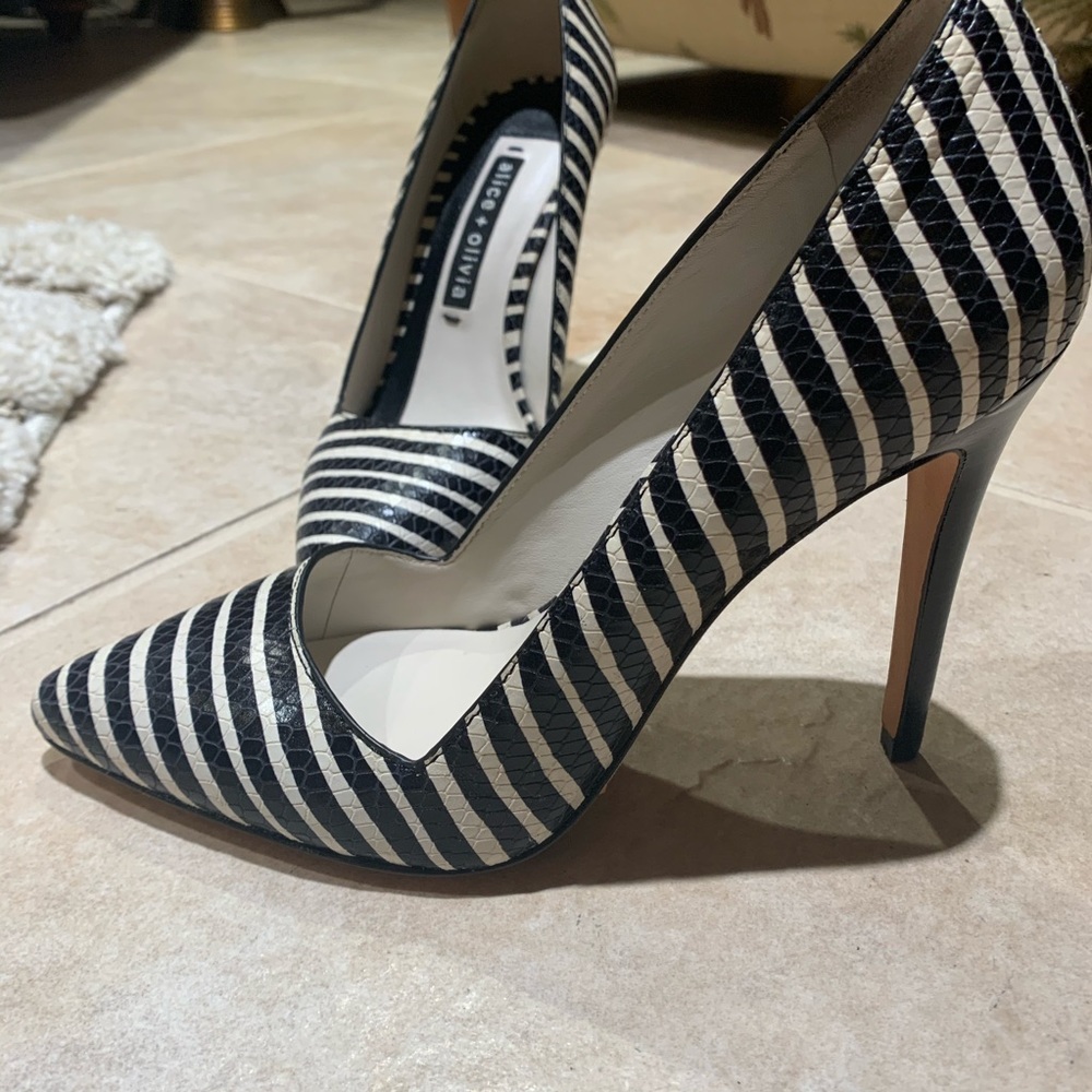 Alice + Olivia pumps